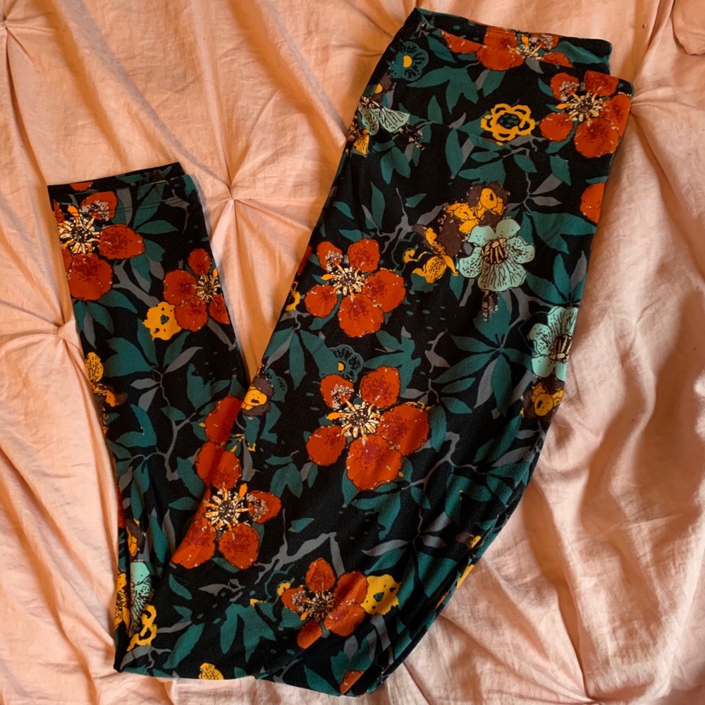 Tc floral pattern LuLaRoe leggings. In euc.